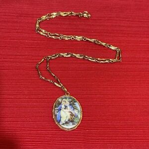 Vintage Courting Scene Pendant Chain Necklace Oval Center‎ Gold Necklace